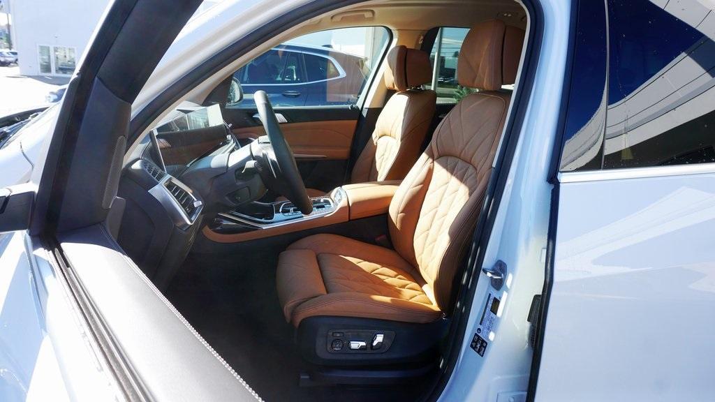 new 2026 BMW X7 car, priced at $91,465
