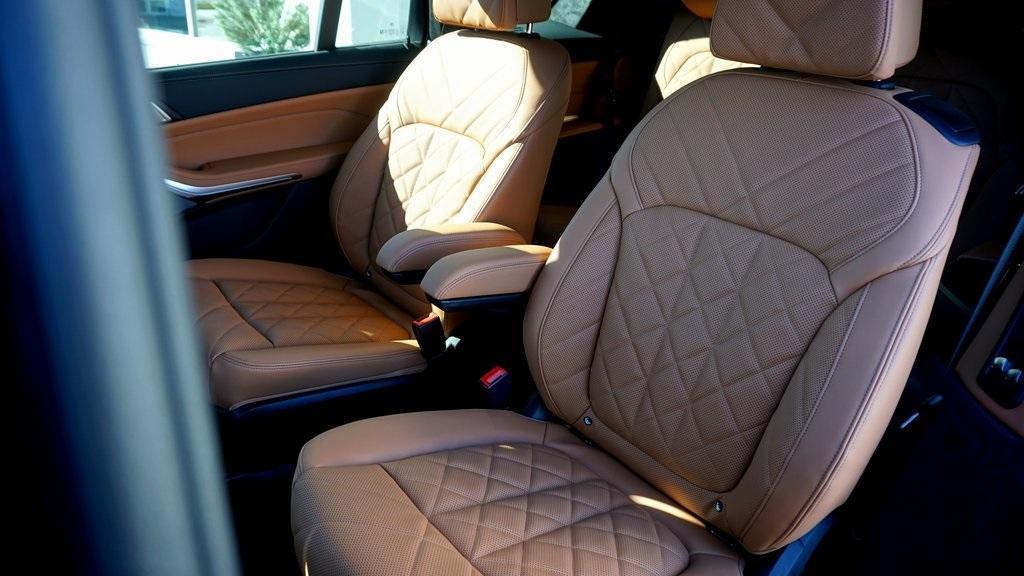 new 2026 BMW X7 car, priced at $104,135