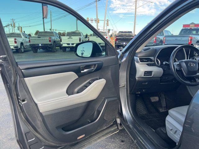 used 2020 Toyota Highlander car, priced at $26,494