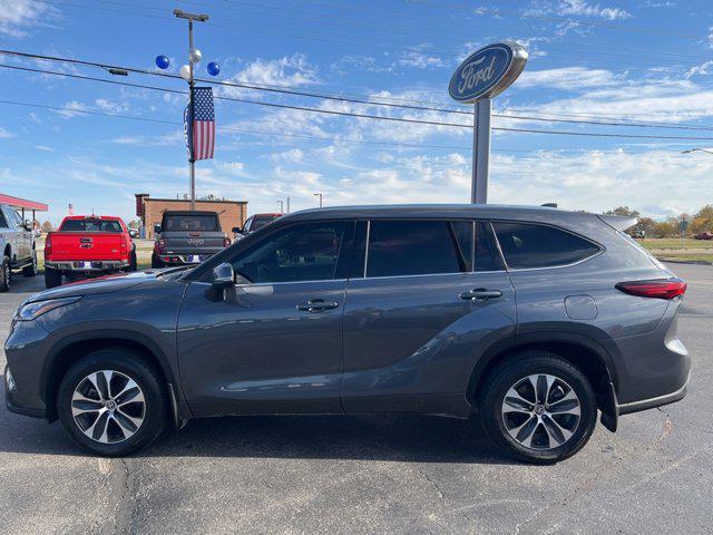 used 2020 Toyota Highlander car, priced at $26,494