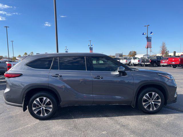 used 2020 Toyota Highlander car, priced at $26,494