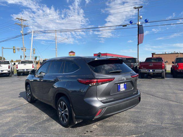 used 2020 Toyota Highlander car, priced at $26,494