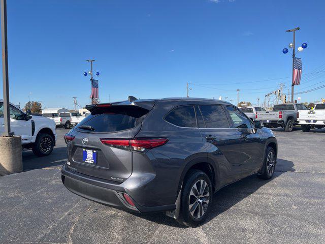 used 2020 Toyota Highlander car, priced at $26,494