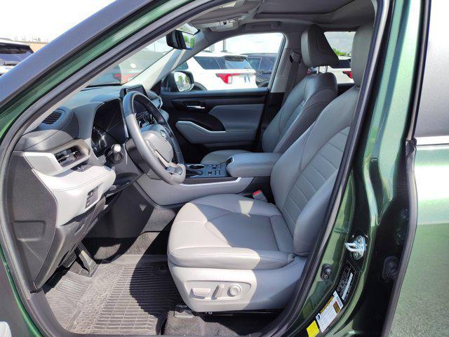 used 2023 Toyota Highlander car, priced at $37,895