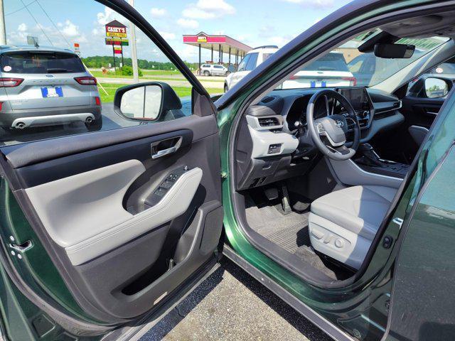 used 2023 Toyota Highlander car, priced at $37,895