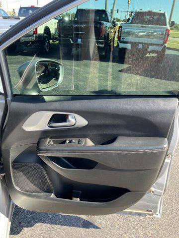 used 2018 Chrysler Pacifica car, priced at $15,595