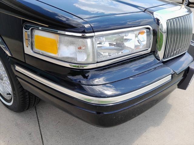 used 1996 Lincoln Town Car car, priced at $12,995
