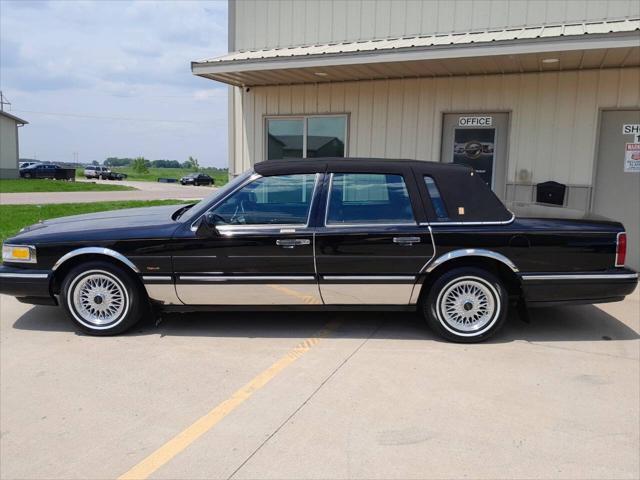 used 1996 Lincoln Town Car car, priced at $12,995