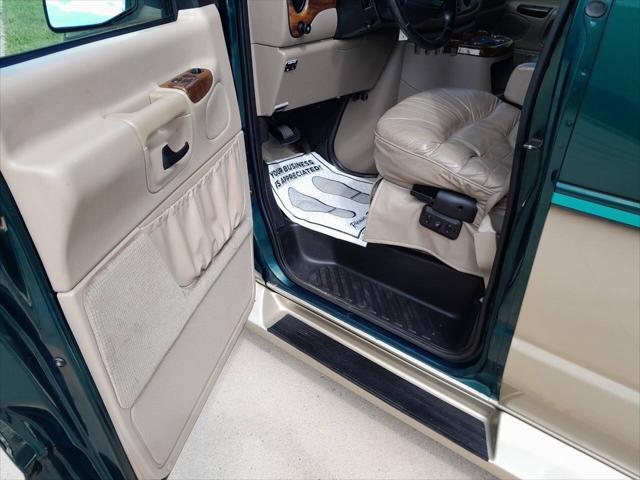 used 2001 Ford E150 car, priced at $13,995