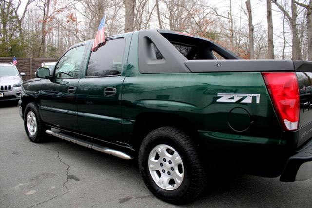 used 2004 Chevrolet Avalanche car, priced at $9,494