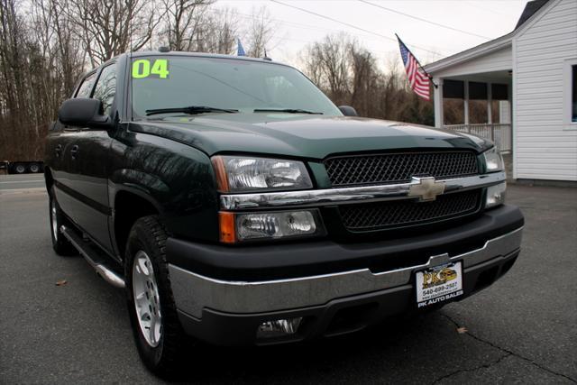 used 2004 Chevrolet Avalanche car, priced at $9,494