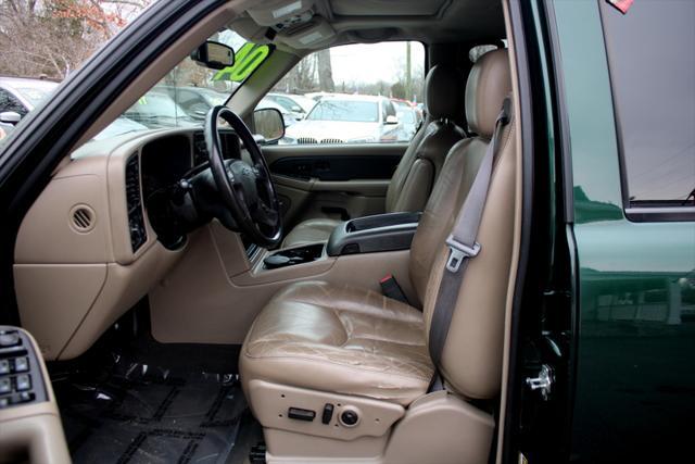 used 2004 Chevrolet Avalanche car, priced at $9,494