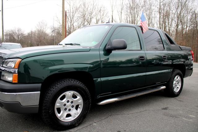 used 2004 Chevrolet Avalanche car, priced at $9,494