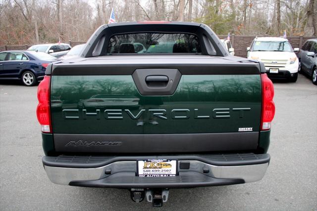 used 2004 Chevrolet Avalanche car, priced at $9,494