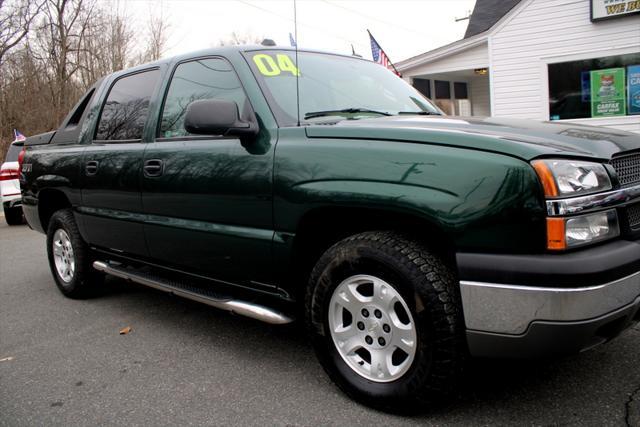 used 2004 Chevrolet Avalanche car, priced at $9,494