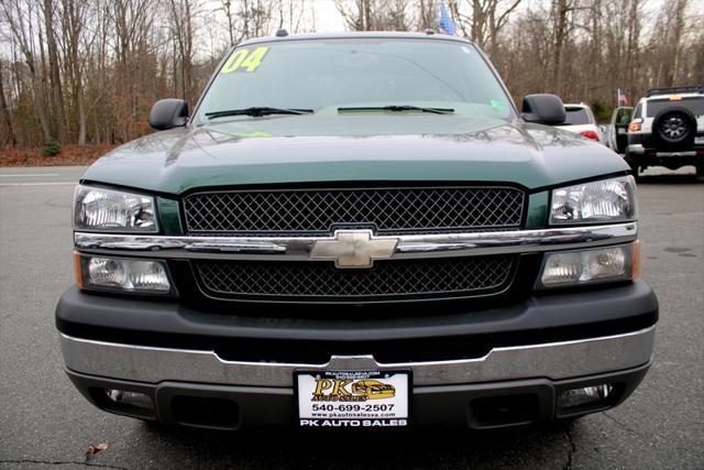 used 2004 Chevrolet Avalanche car, priced at $9,494