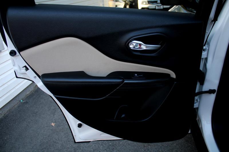 used 2015 Jeep Cherokee car, priced at $8,994