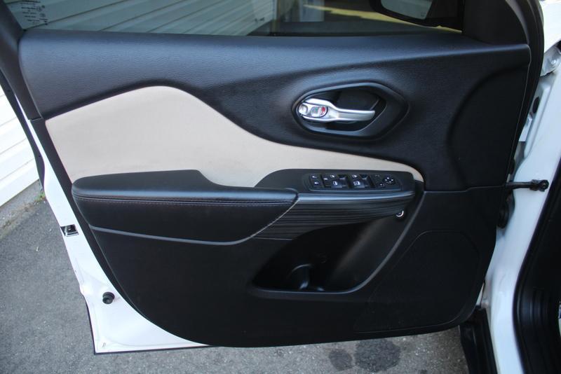 used 2015 Jeep Cherokee car, priced at $8,994