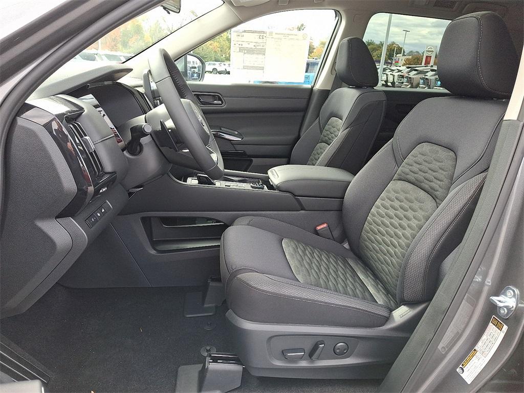 new 2025 Nissan Pathfinder car, priced at $37,560