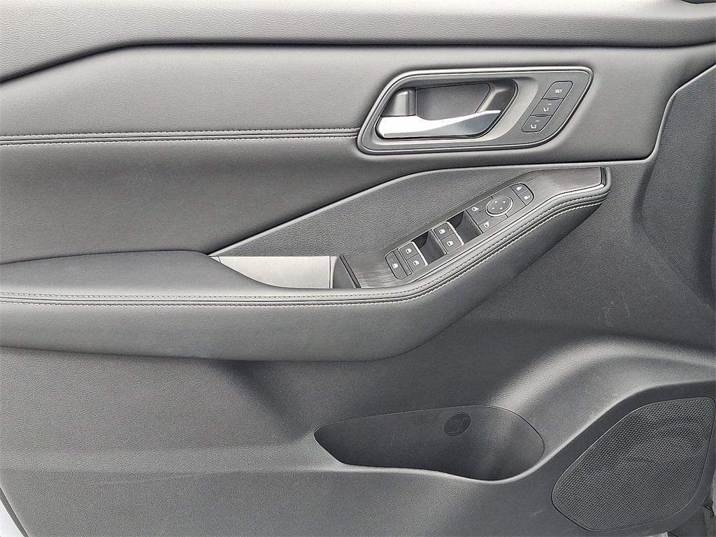 new 2025 Nissan Rogue car, priced at $40,044