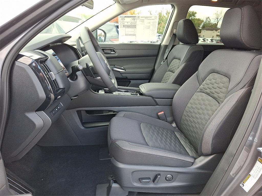 new 2025 Nissan Pathfinder car, priced at $35,802