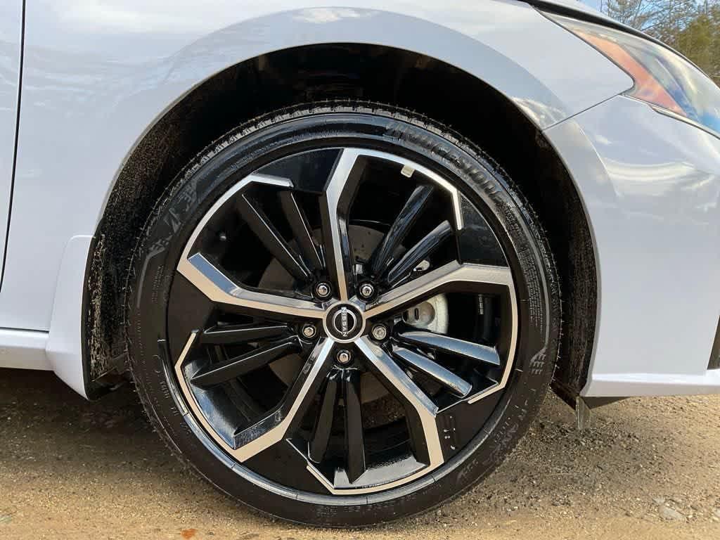 new 2025 Nissan Altima car, priced at $33,040