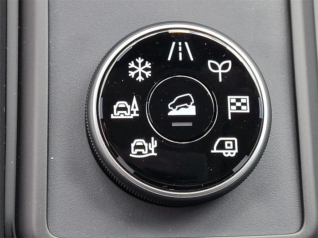 new 2025 Nissan Pathfinder car, priced at $32,531