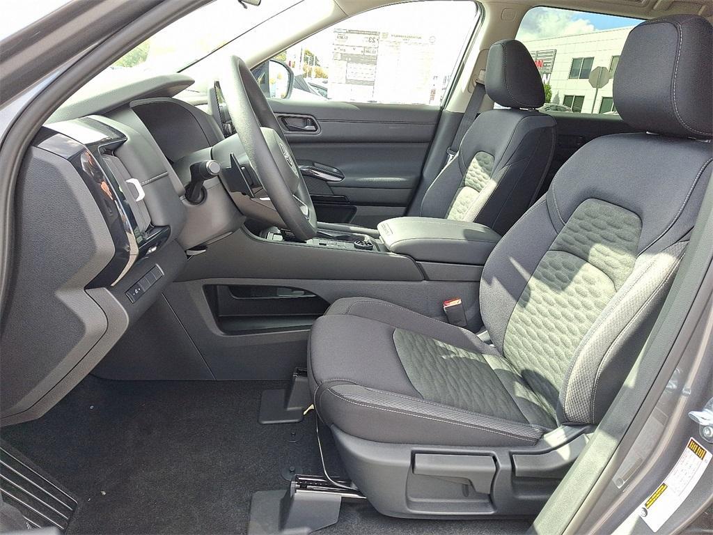 new 2025 Nissan Pathfinder car, priced at $32,531