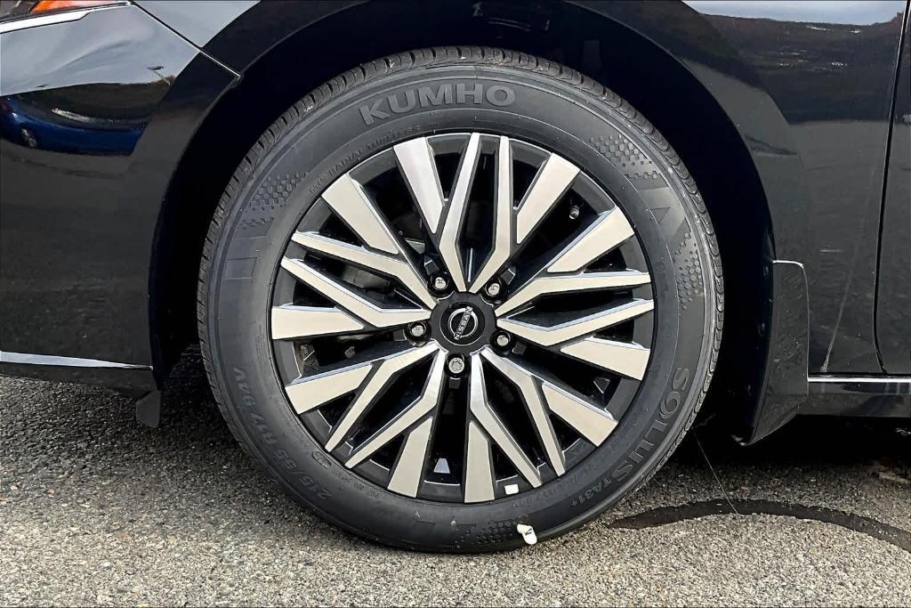 new 2024 Nissan Altima car, priced at $25,900
