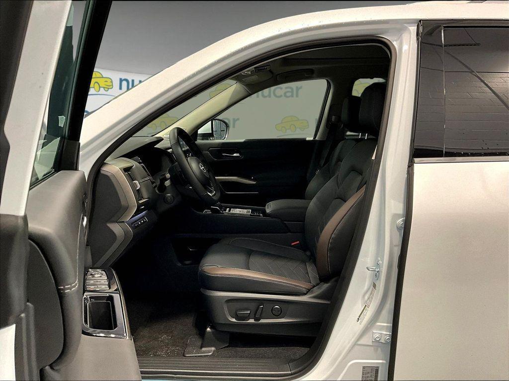 new 2025 Nissan Pathfinder car, priced at $46,085