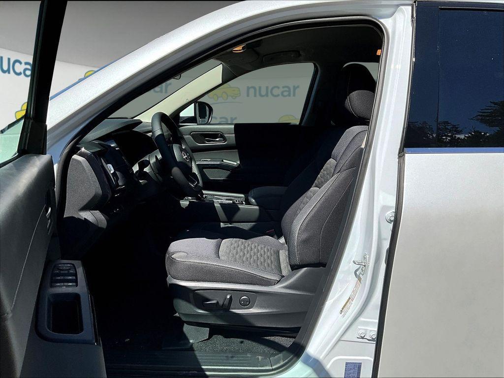 new 2025 Nissan Pathfinder car, priced at $36,998