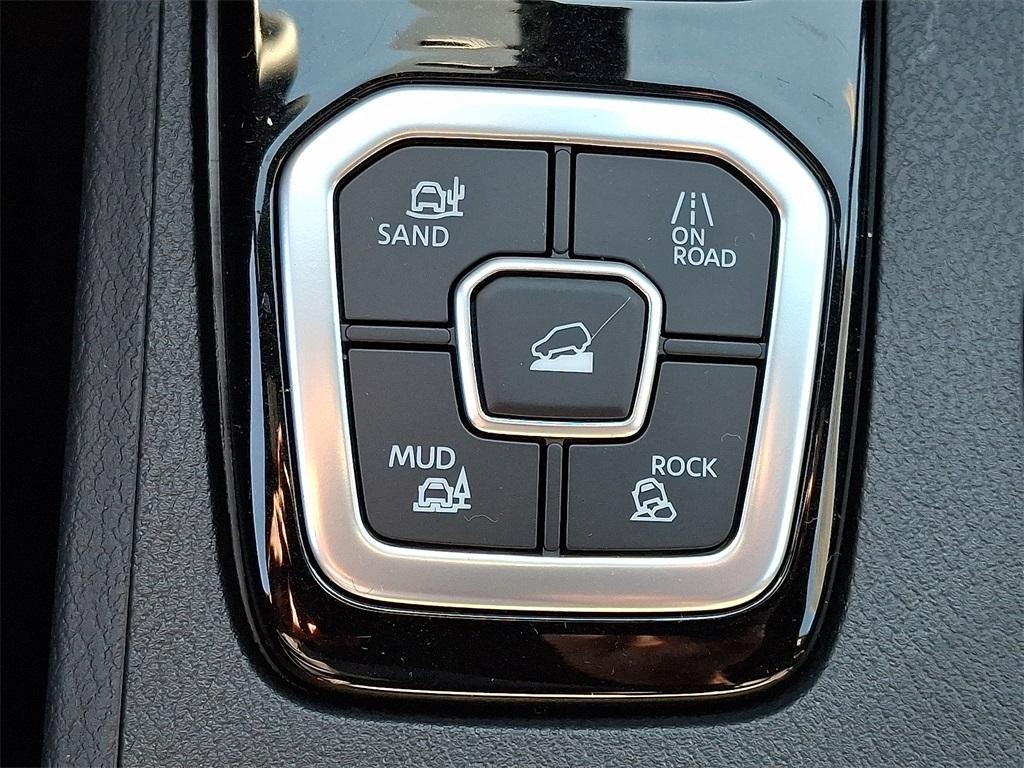 new 2026 Nissan Frontier car, priced at $40,762