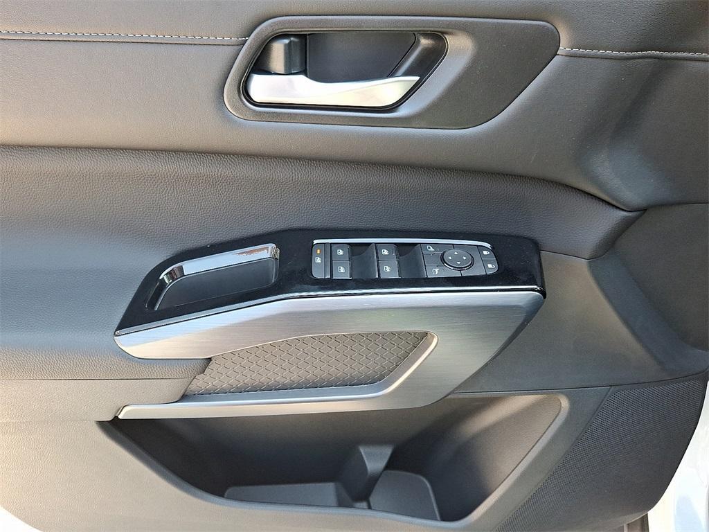 new 2025 Nissan Pathfinder car, priced at $43,511