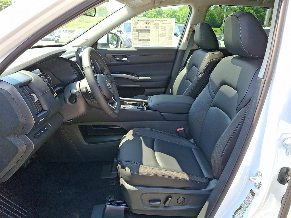 new 2025 Nissan Pathfinder car, priced at $43,511