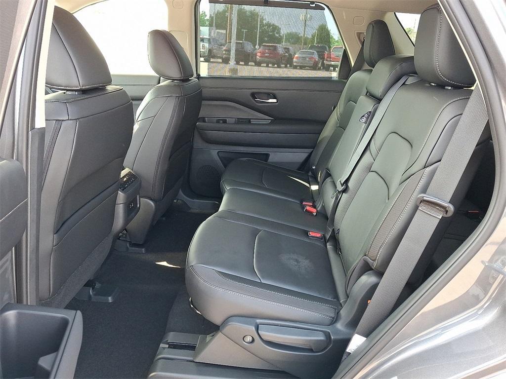 new 2025 Nissan Pathfinder car, priced at $38,561