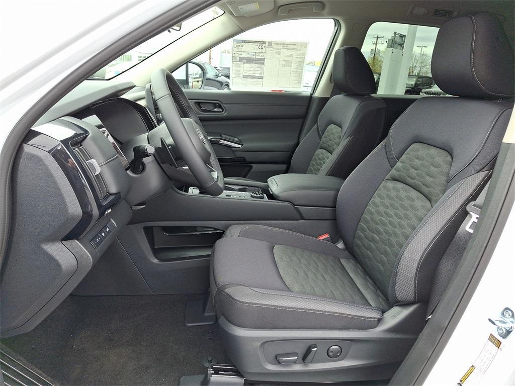 new 2025 Nissan Pathfinder car, priced at $38,400