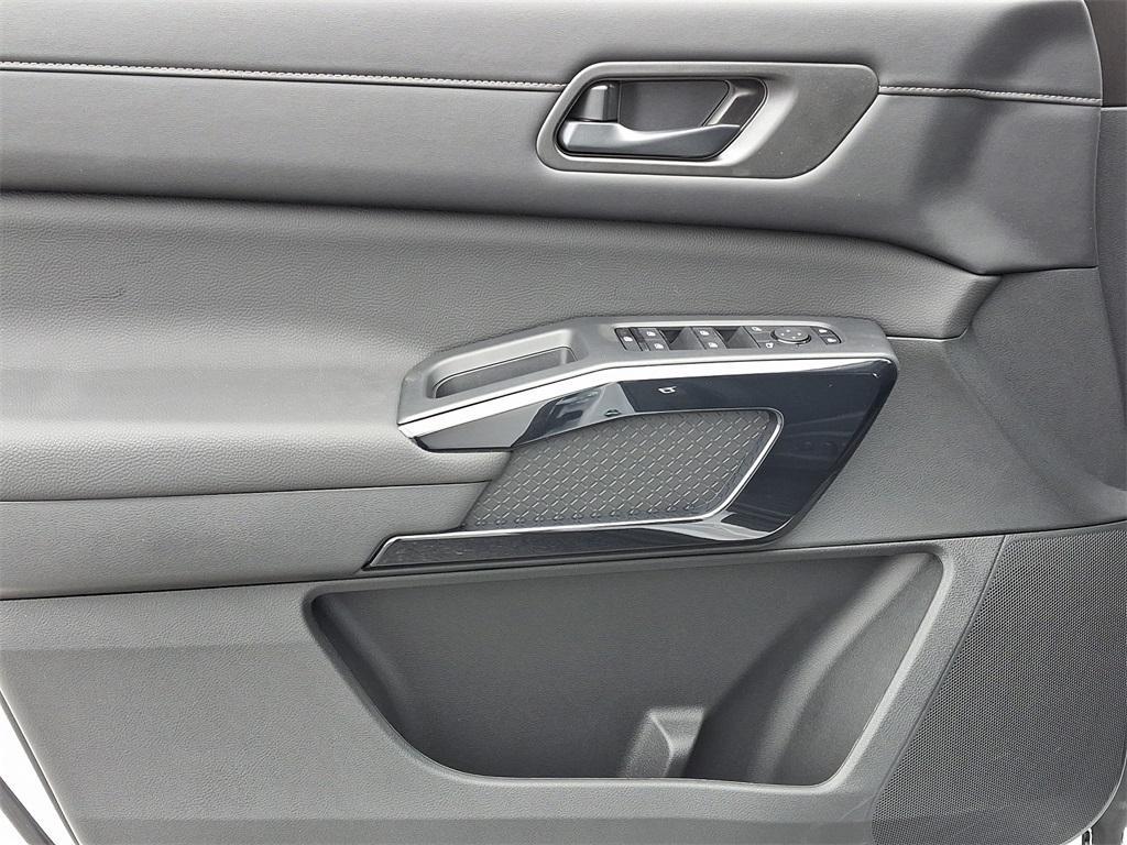 new 2025 Nissan Pathfinder car, priced at $38,400