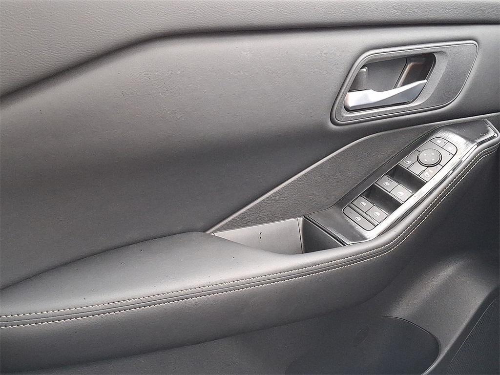new 2025 Nissan Rogue car, priced at $33,325