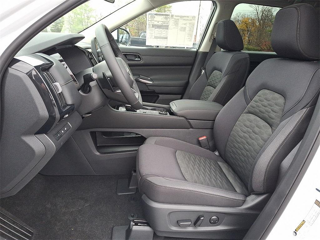 new 2025 Nissan Pathfinder car, priced at $37,914
