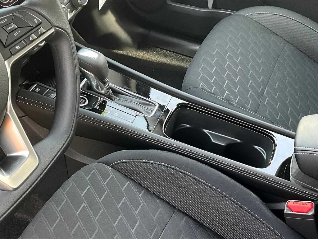 new 2024 Nissan Kicks car, priced at $25,930