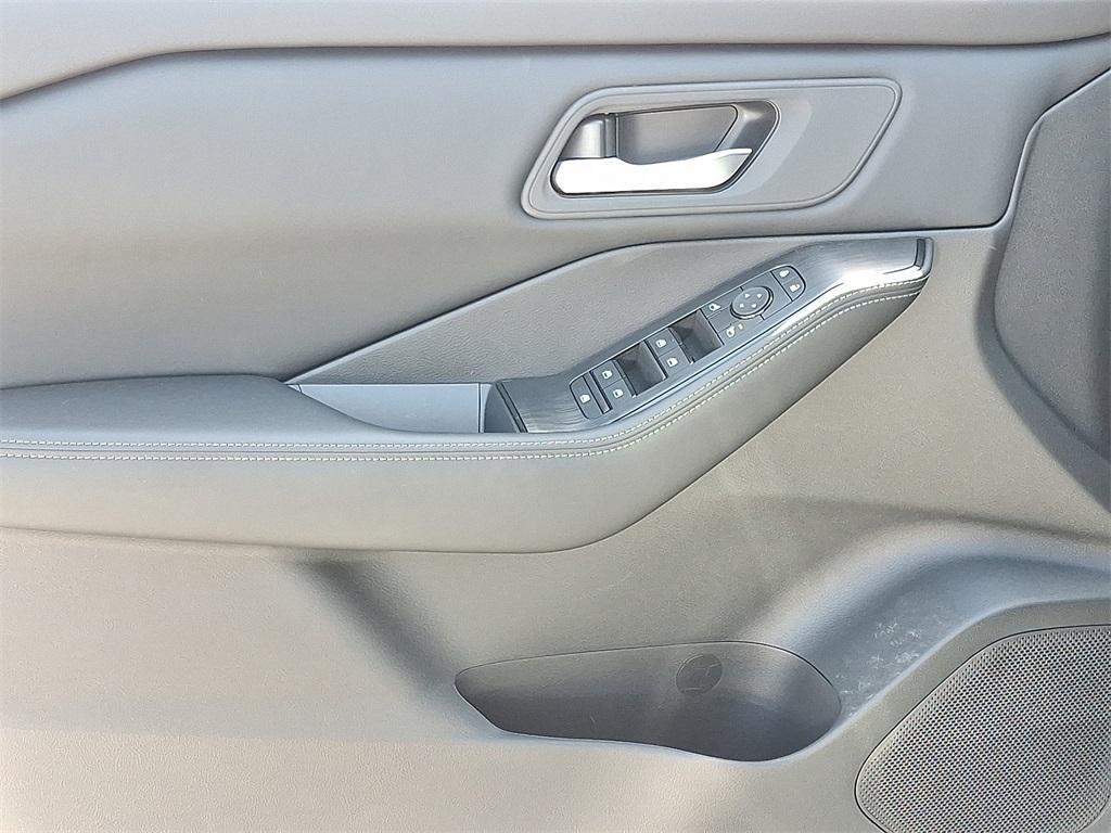 new 2025 Nissan Rogue car
