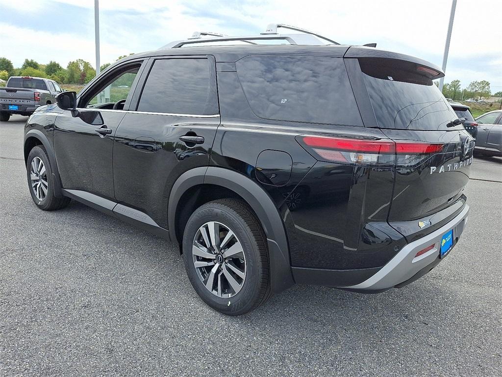 new 2025 Nissan Pathfinder car, priced at $38,482