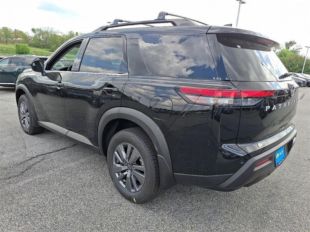 new 2025 Nissan Pathfinder car, priced at $40,120