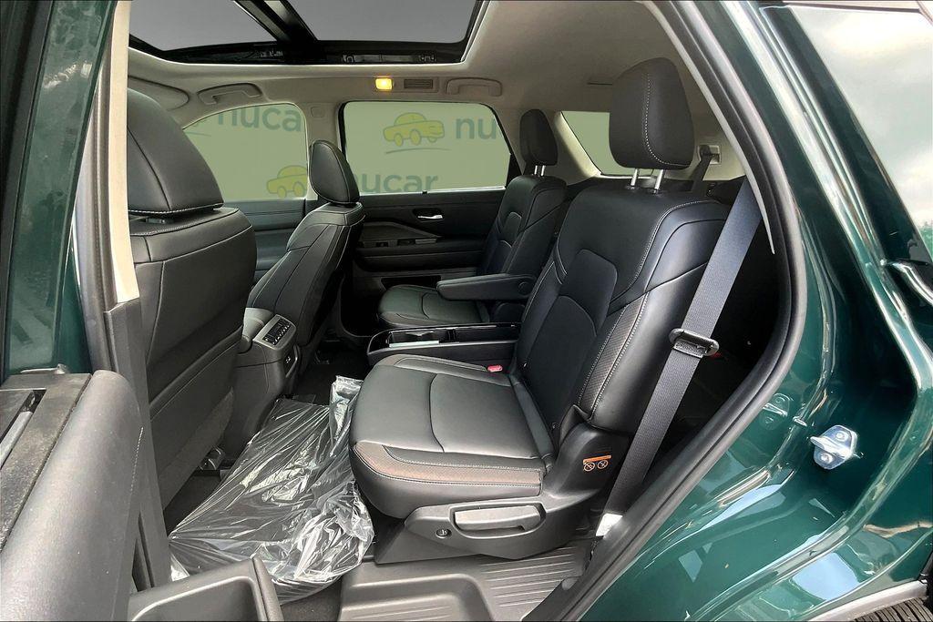 new 2025 Nissan Pathfinder car, priced at $47,952