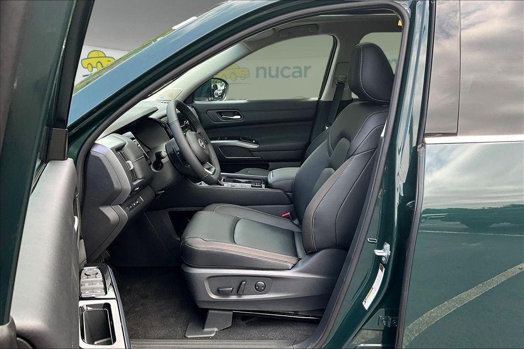 new 2025 Nissan Pathfinder car, priced at $47,952