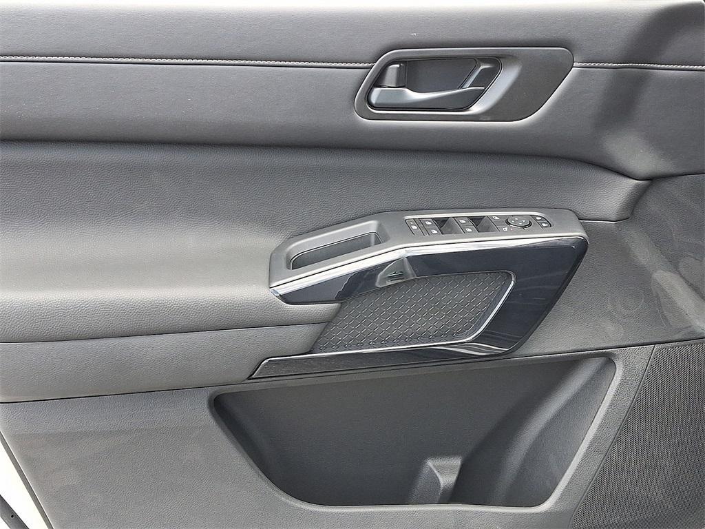 new 2025 Nissan Pathfinder car, priced at $35,373