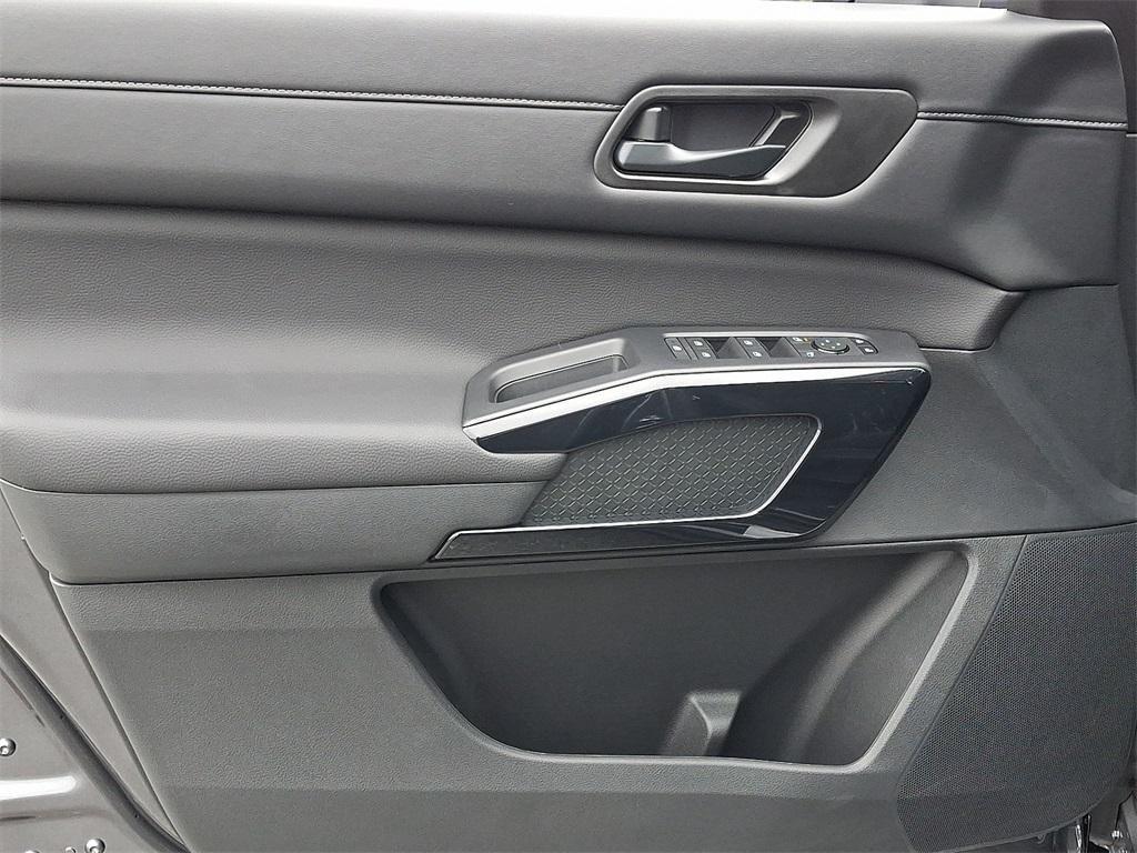 new 2025 Nissan Pathfinder car, priced at $32,160