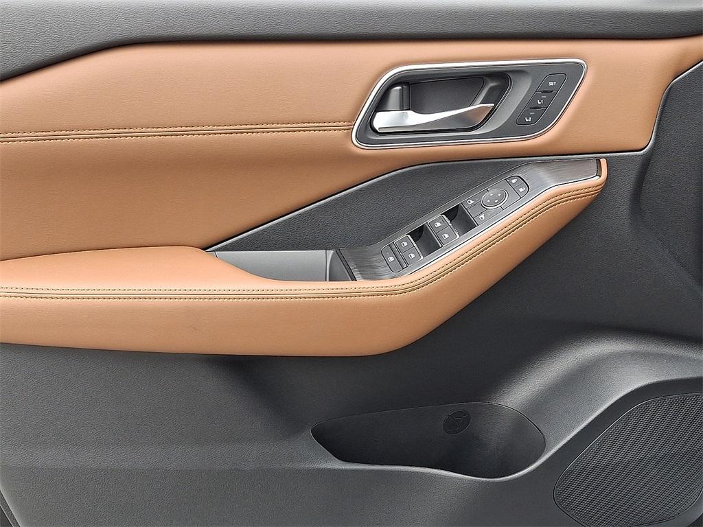 new 2025 Nissan Rogue car, priced at $42,125