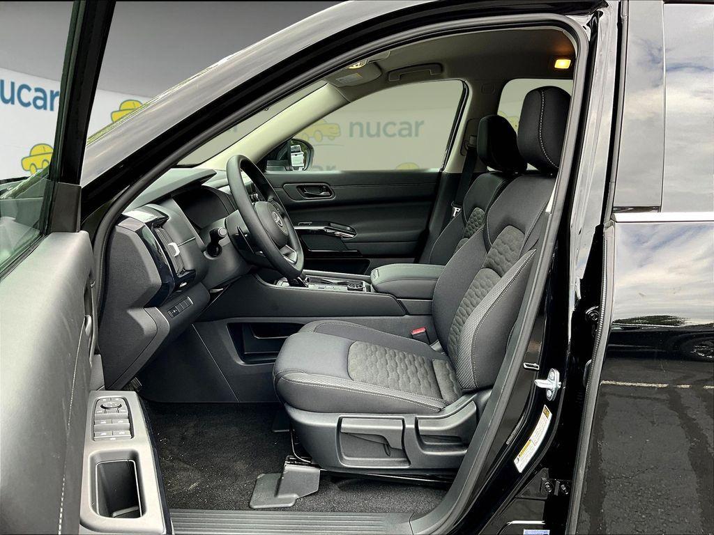 new 2025 Nissan Pathfinder car, priced at $33,018
