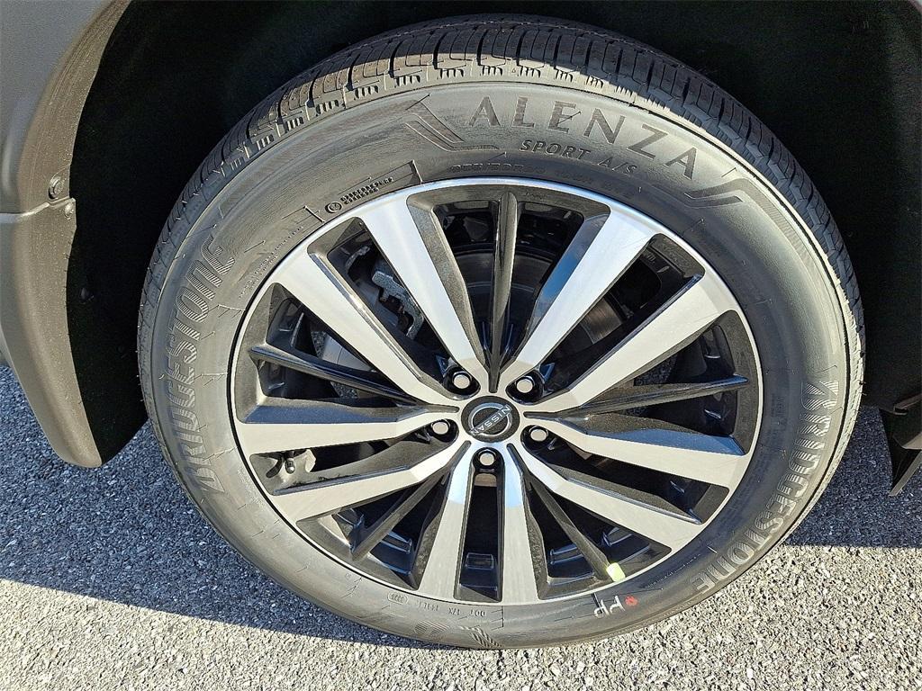 new 2025 Nissan Pathfinder car, priced at $46,791